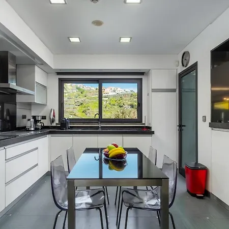 Skylark - By Lovelystay