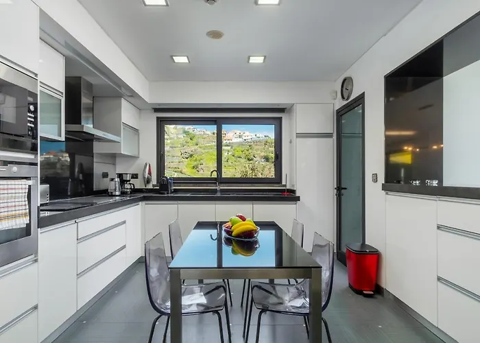 Skylark - By Lovelystay