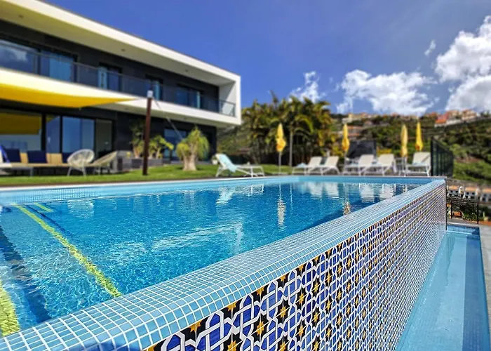 Skylark - By Lovelystay *